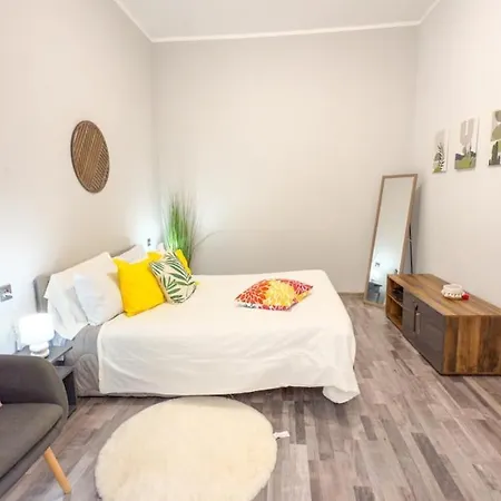 Piazza Erbe With Balcony Apartment Verona